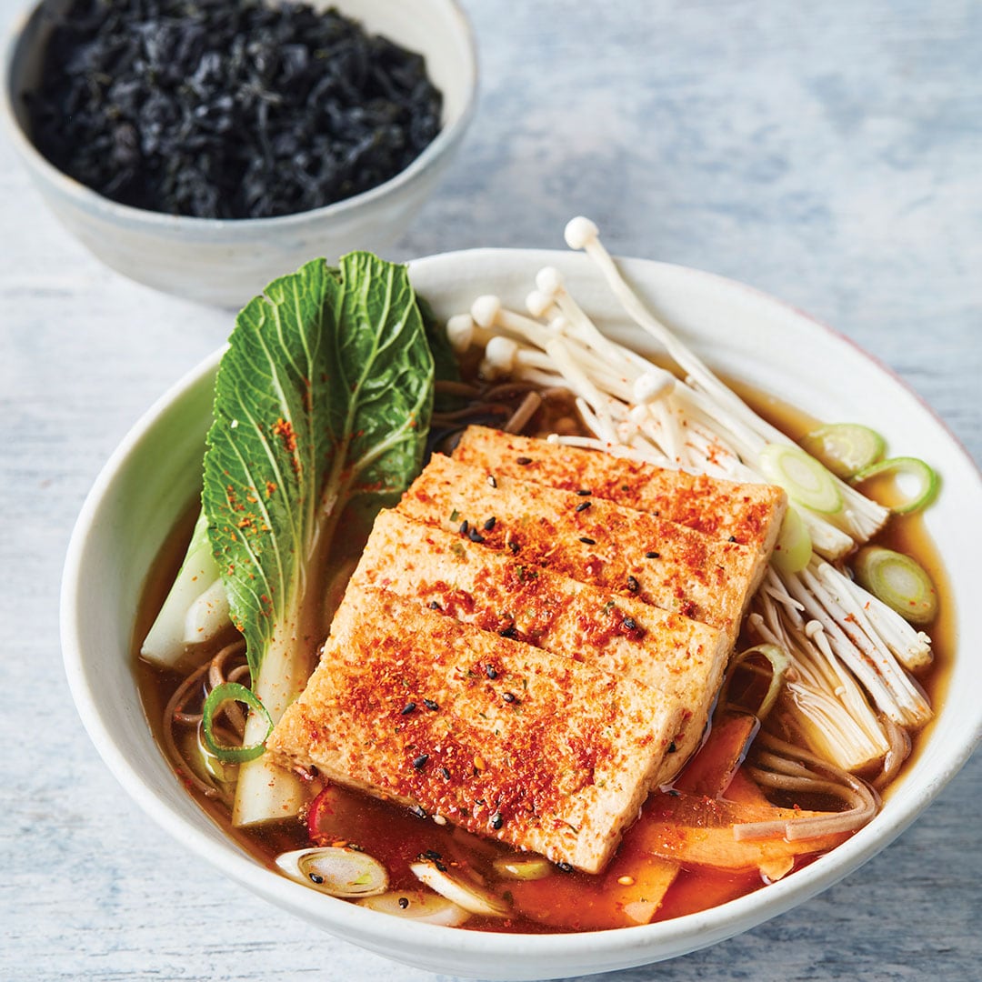 Miso -Udon-Nudeln mit Marmite-Dashi und Tofu